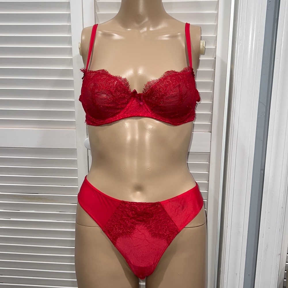 Victoria secret bra set ( new without tag)